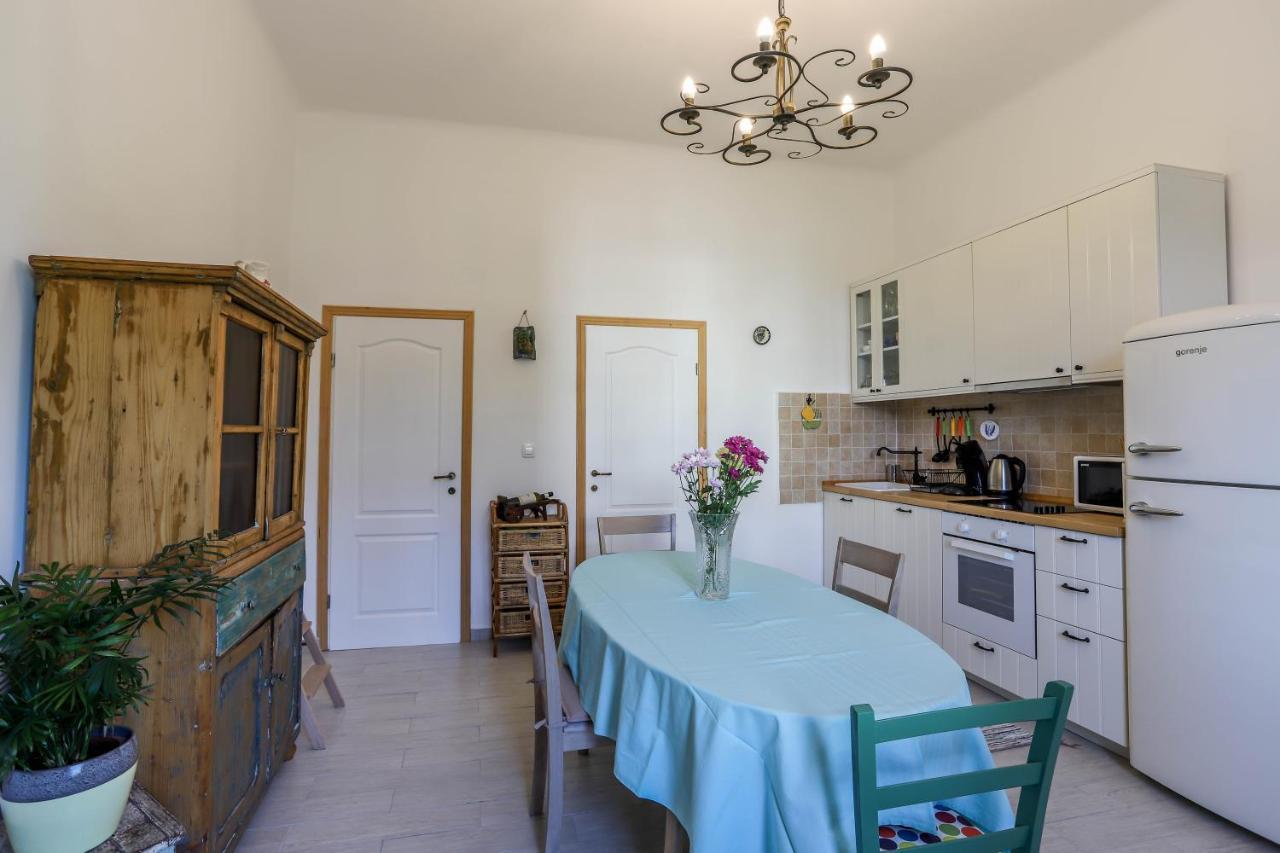 Cote Ensoleille Appartement Pula Buitenkant foto